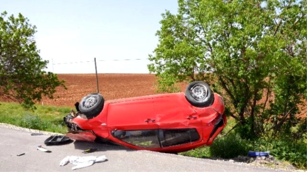 Karaman\'da Otomobil Takla Attı: 4 Yaralı