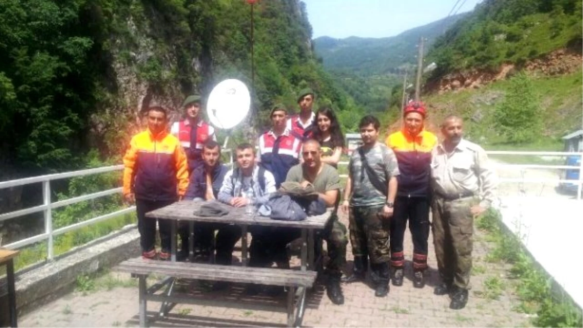 Kartepe\'de Kaybolan Dağcıları Jandarma Kurtardı