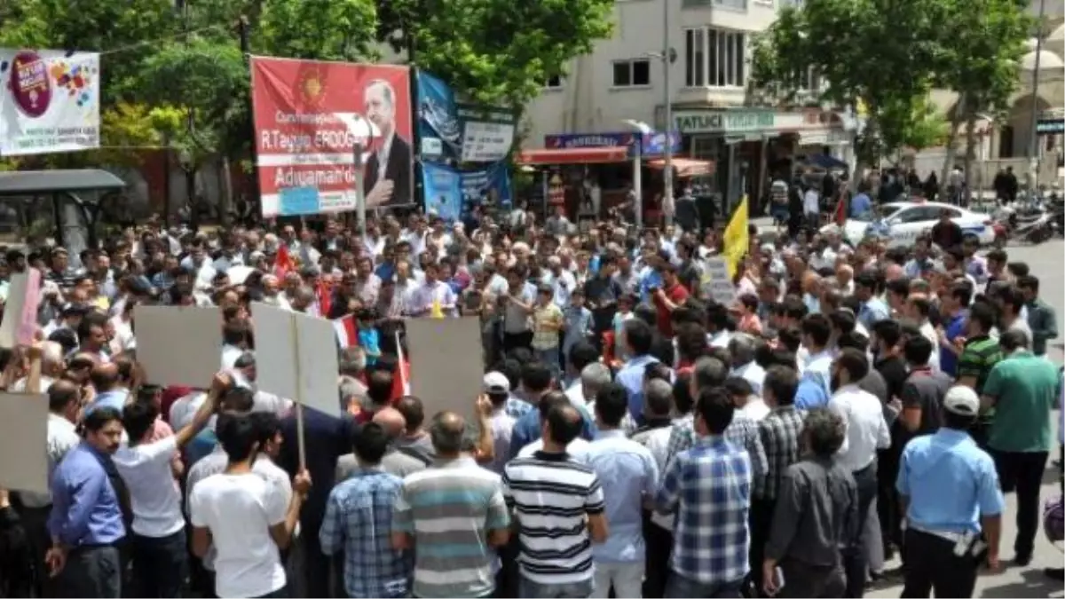 Mursi\'yi İdam Cezası Verilmesi Adıyaman\'da Protesto Edildi