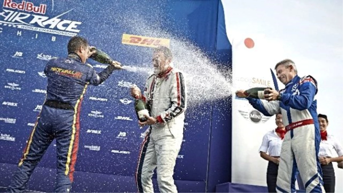 Red Bull Aır Race Japonya Yarışında Zafer Bonhomme\'nin