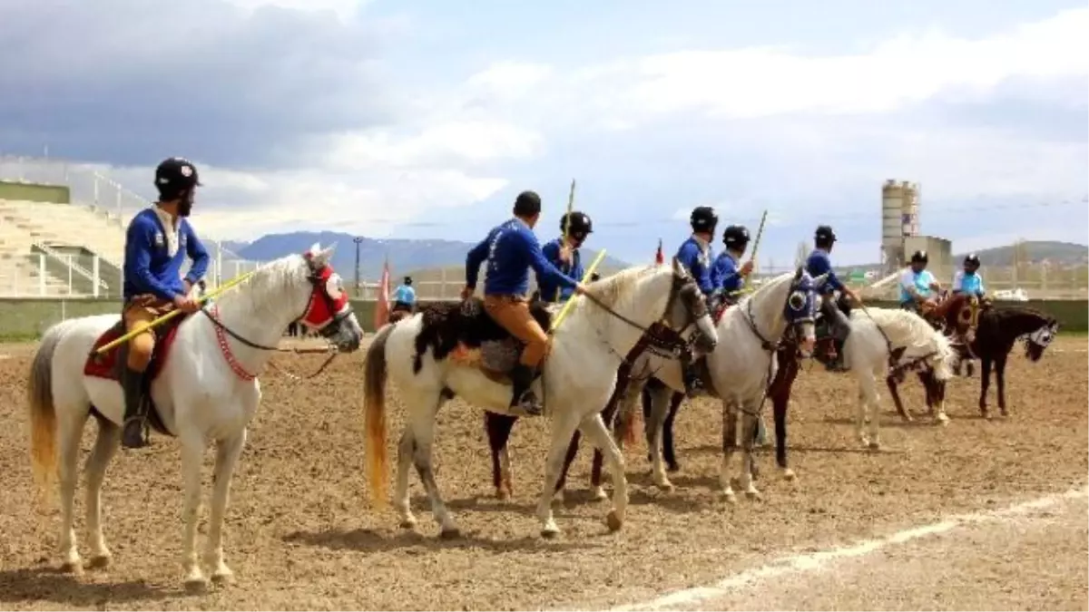 Yüzyıllık Ata Sporu Erzurum\'da Yaşatılmaya Devam Ediyor