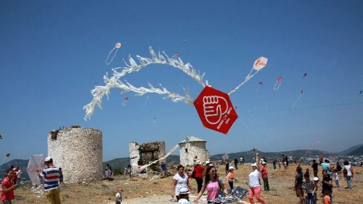 8. Bodrum Uçurtma Festivali Gökyüzünü Renklendirdi
