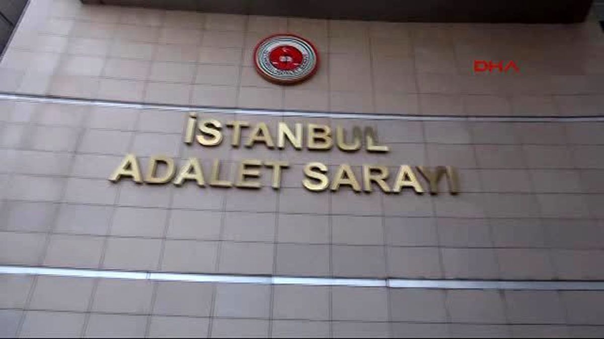 Adliye Önünde Avukatlardan "Mursi" Eylemi
