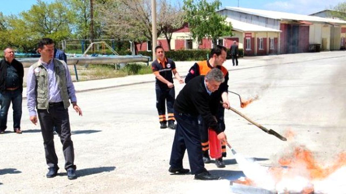 Afad\'dan Erciş Şeker Fabrikası Personeline "Afet" Eğitimi