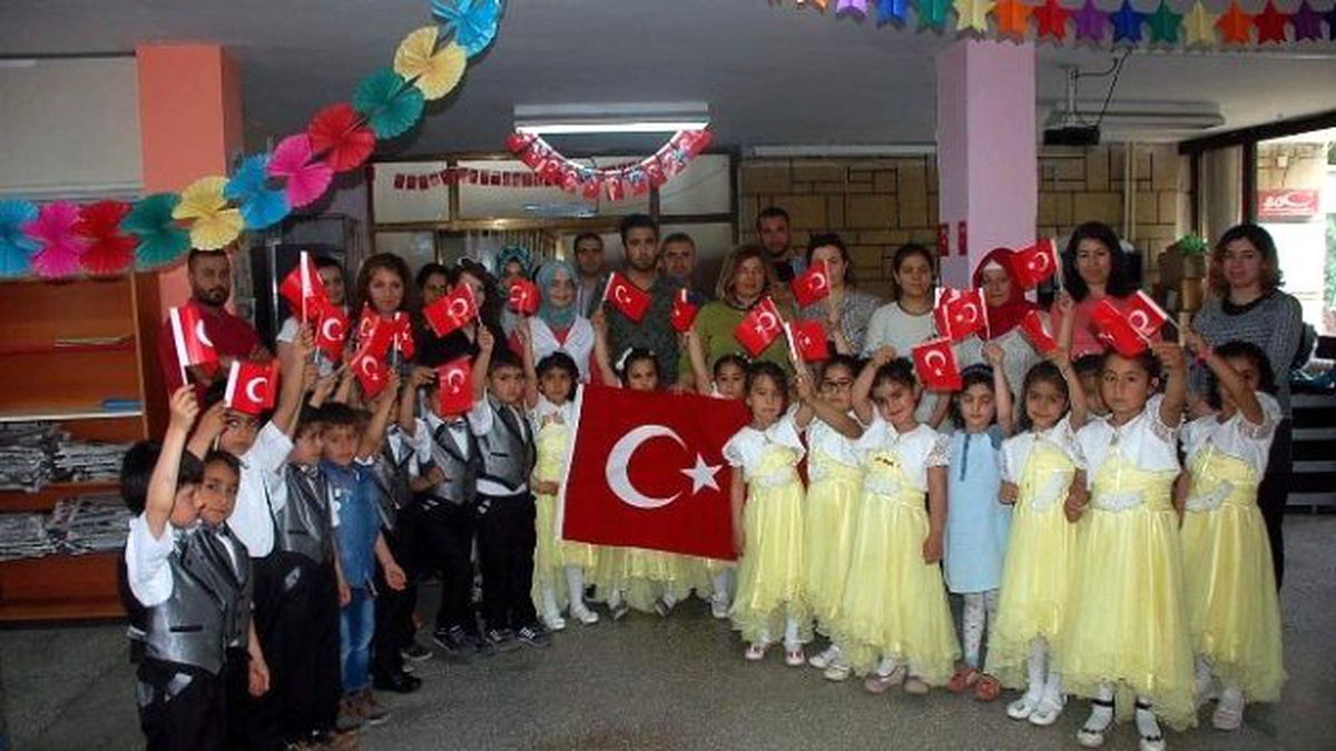 Anaokulu Öğrencileri Kütüphanede Gösteri Sergiledi