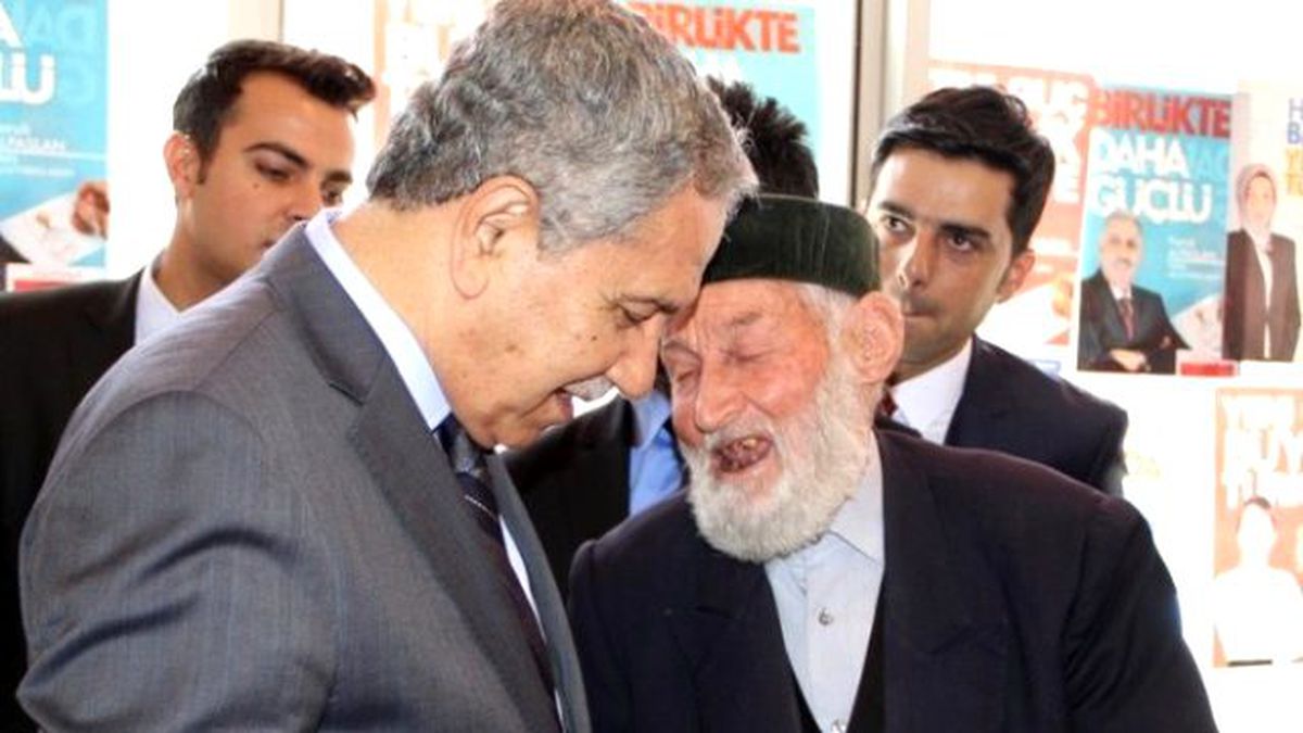 Arınç: "Van\'ın İslam\'a ve Tarihe Olan Saygısını Yok Etmek İstiyorlar"