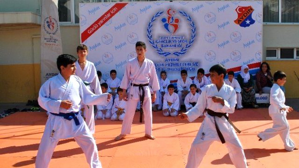 Aydın\'da Gençlik Haftası Etkinlikleri Tüm Hızıyla Devam Ediyor