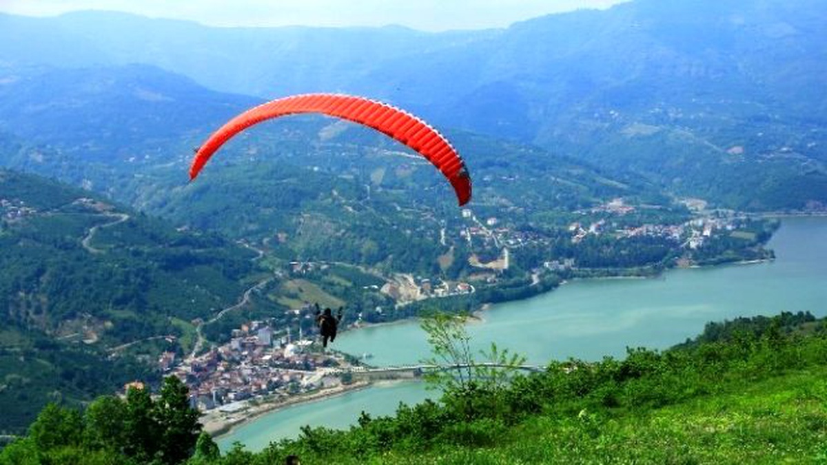 Ayvacık Yamaç Paraşütçülerinin Gözdesi Oldu