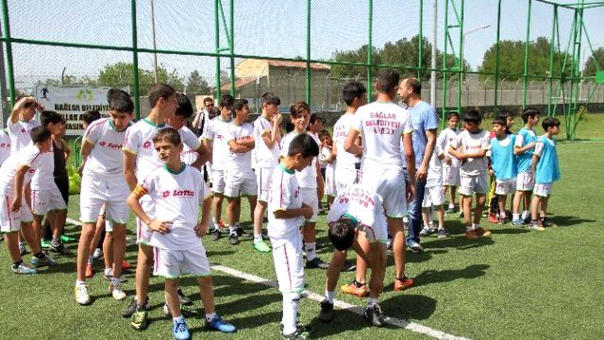 Bağlar Belediyesi\'nin Okullar Arası Spor Turnuvası Sona Erdi