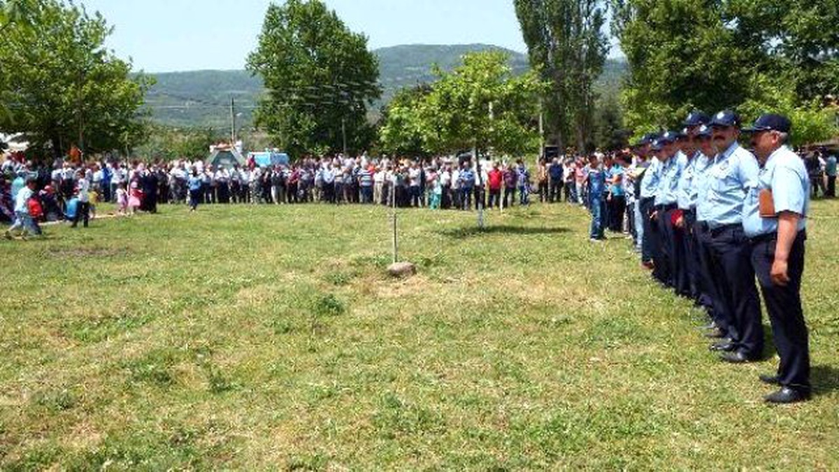 Bakan İslam\'ı Karşılama Kuyruğu