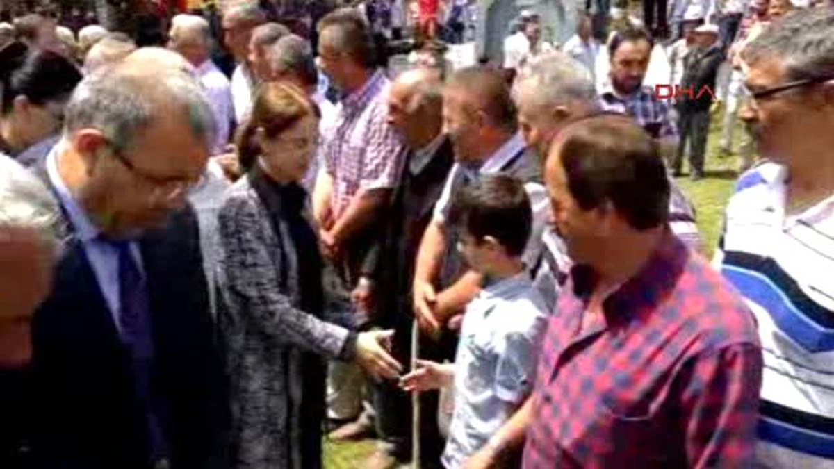Bakan İslam\'ı Karşılama Kuyruğu