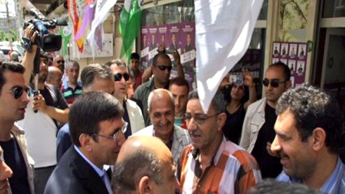Bakanlar Işık ve Yılmaz\'dan HDP\'ye Geçmiş Olsun Ziyareti