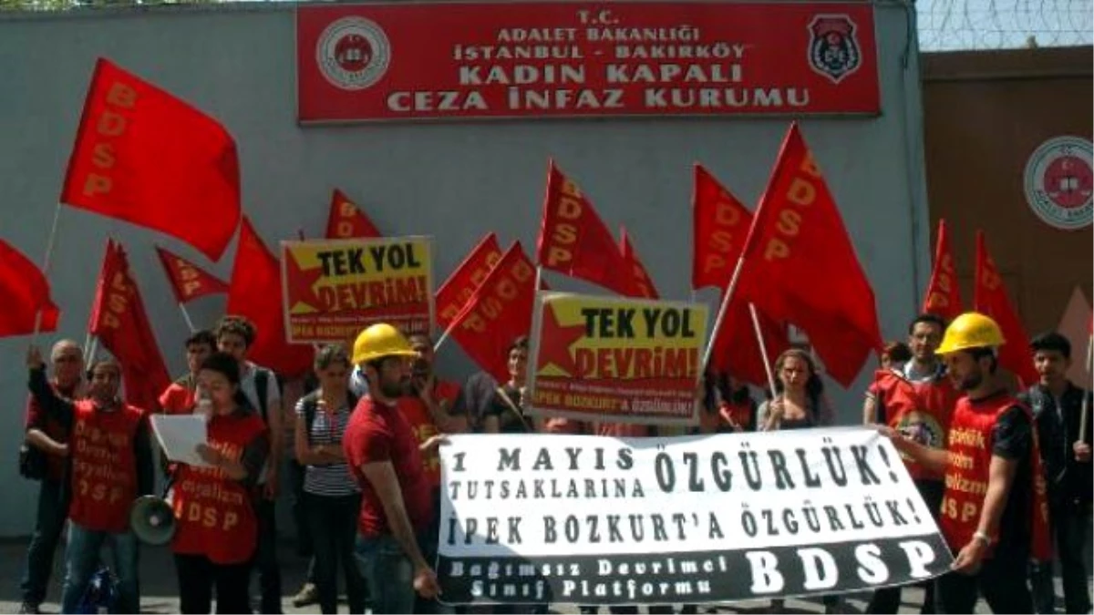 Bakırköy\'deki Kadın Kapalı Ceza İnfaz Kurumu Önünde Eylem