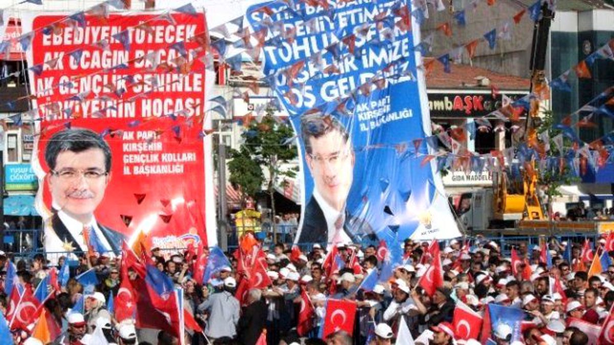 Başbakan Davutoğlu: "Hdp\'liler Suçlu Değilken AK Parti\'ye İftira Attı"