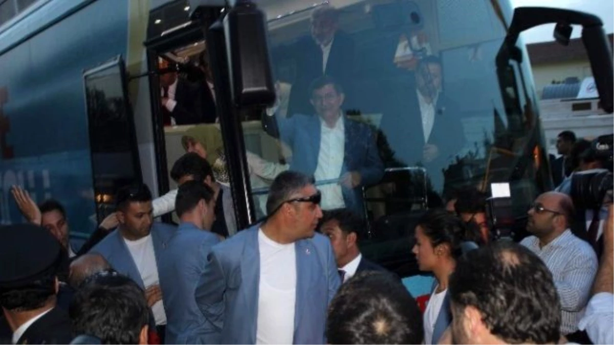 Başbakan Davutoğlu Namaz Kılıp, Ahi Evran Külliyesi\'nde Dua Etti