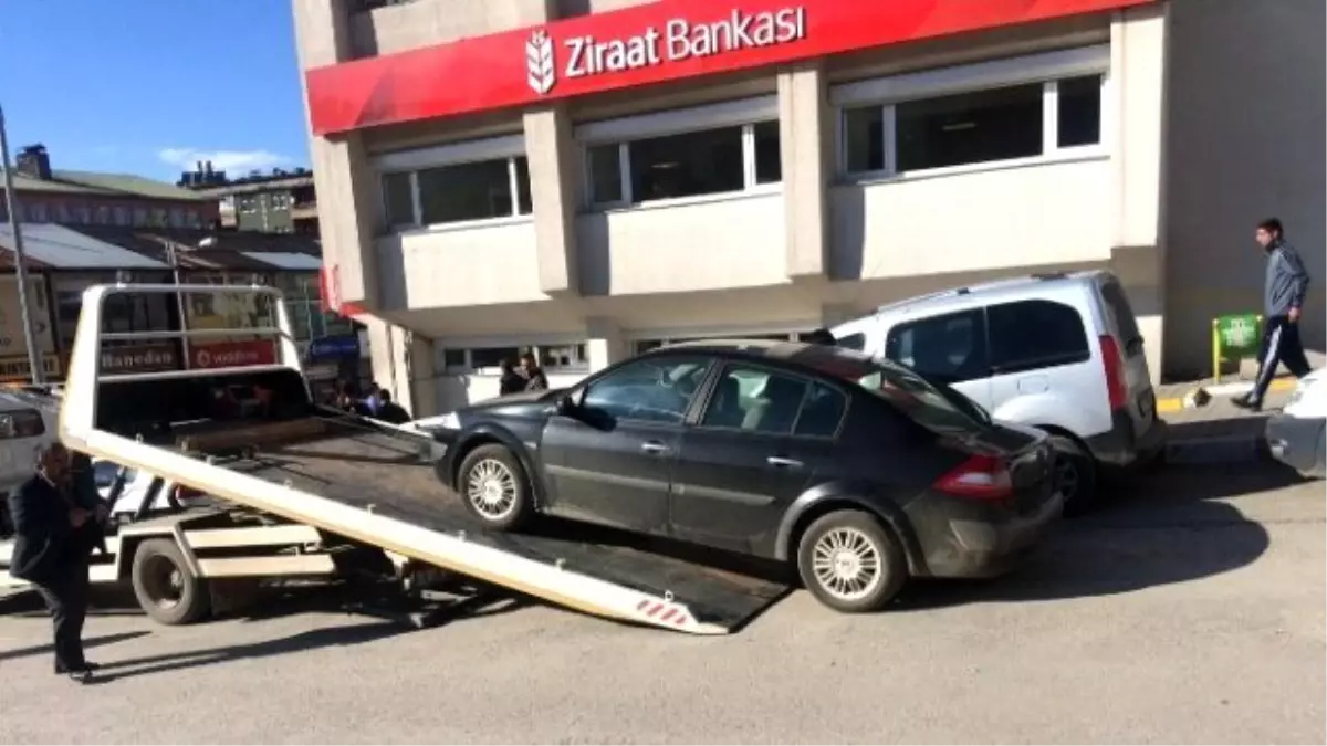 Belediyenin Makam Aracı ve Hesaplarına El Konuldu