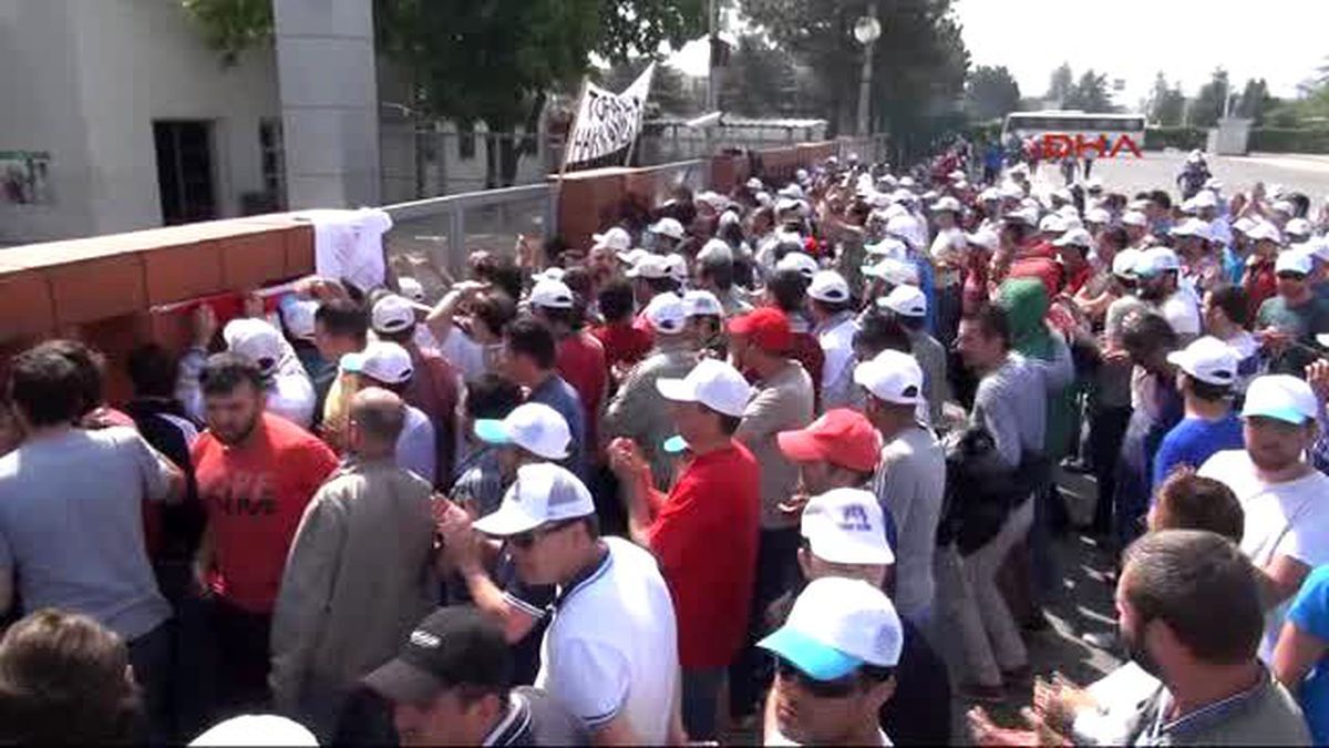 Bursa?da Otomotiv İşçilerinin Eylemi Devam Ediyor