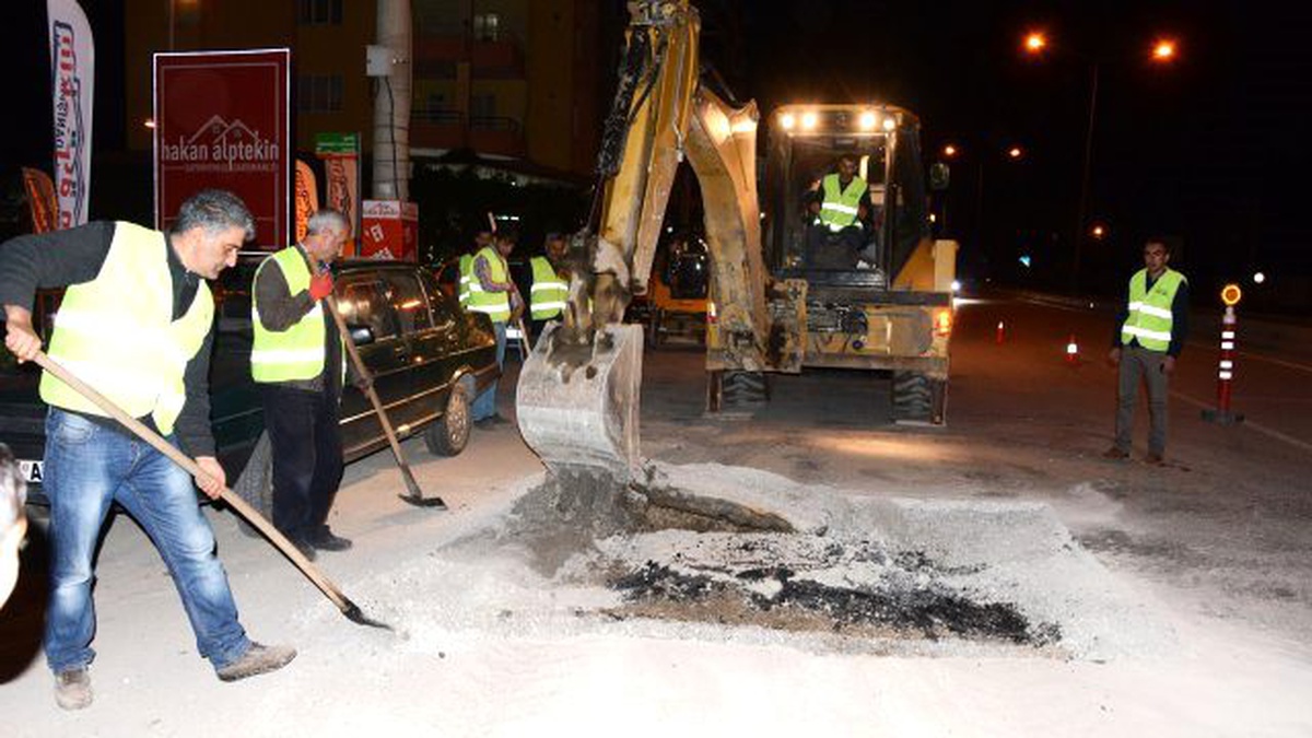 Büyükşehir Belediyesi Gece Mesaisi Yapıyor