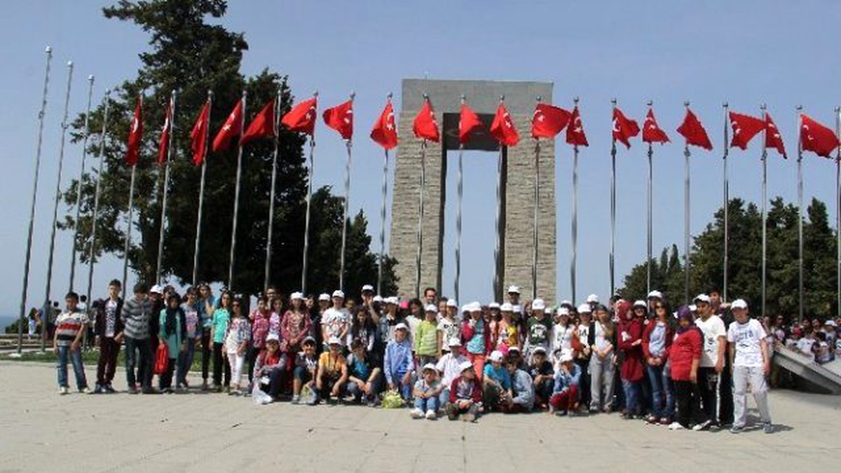 Clk Uludağ Elektrik 200 Öğrenciyi Çanakkale\'ye Götürdü