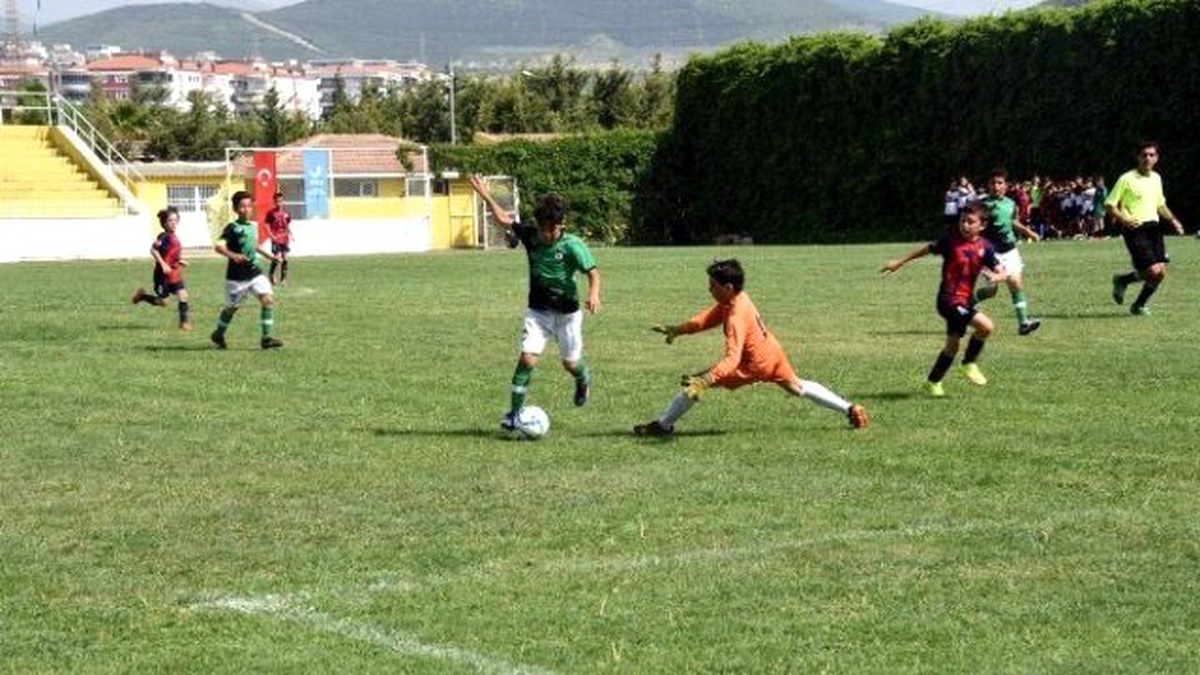 Çocuk Futbol Şenliği\'nin Şampiyonu Altınordu