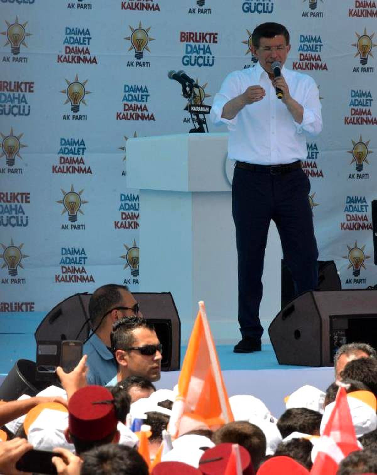 Davutoğlu; \'Hdp\'ye Saldırıları Kınıyorum, Müsebbipleri Kimse Sonuna Kadar Takipçisi Olacağız\'