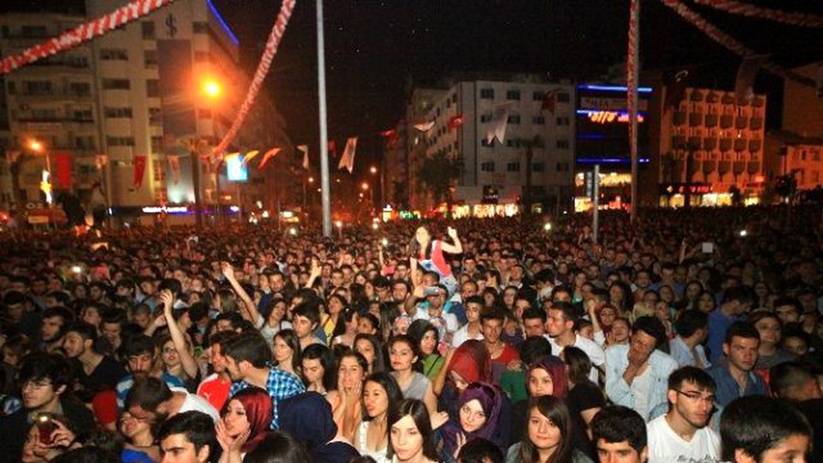 Denizli Kolpa ve Fettah Can\'la Coştu