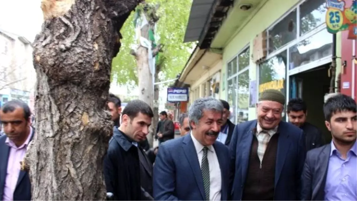 Fırat'a Mahallebaşında Sevgi Seli...