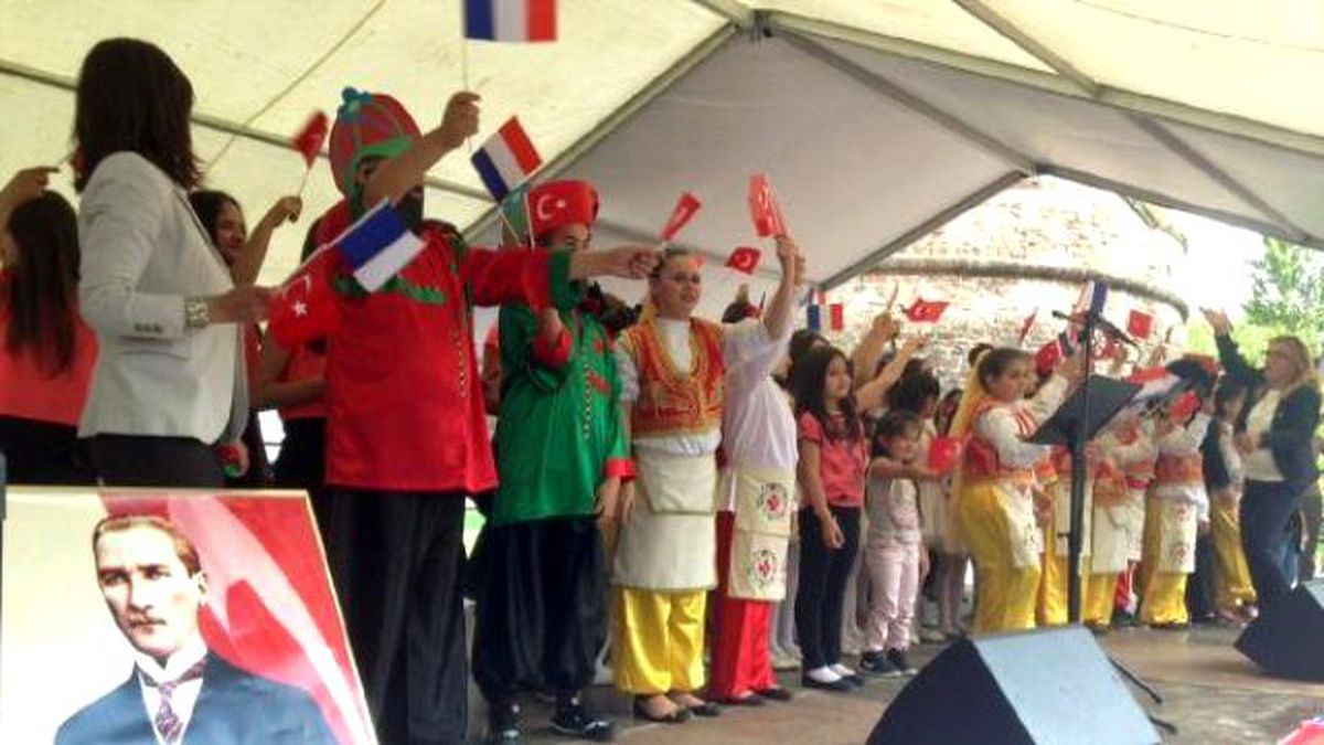 Fransa\'da 23 Nisan Kutlamaları Halen Devam Ediyor
