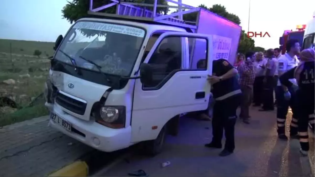 Gaziantep\'te İki Trafik Kazası: 11 Yaralı