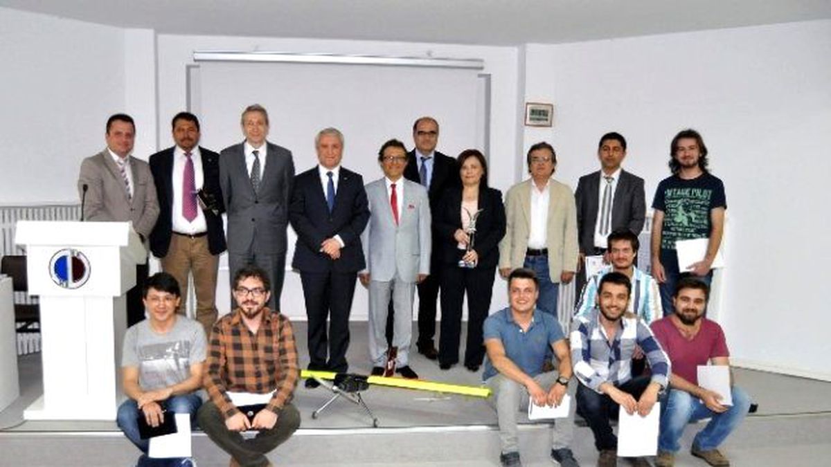 Geleceğin Hava Aracını Yapan Öğrenciler Ödüllendirildi
