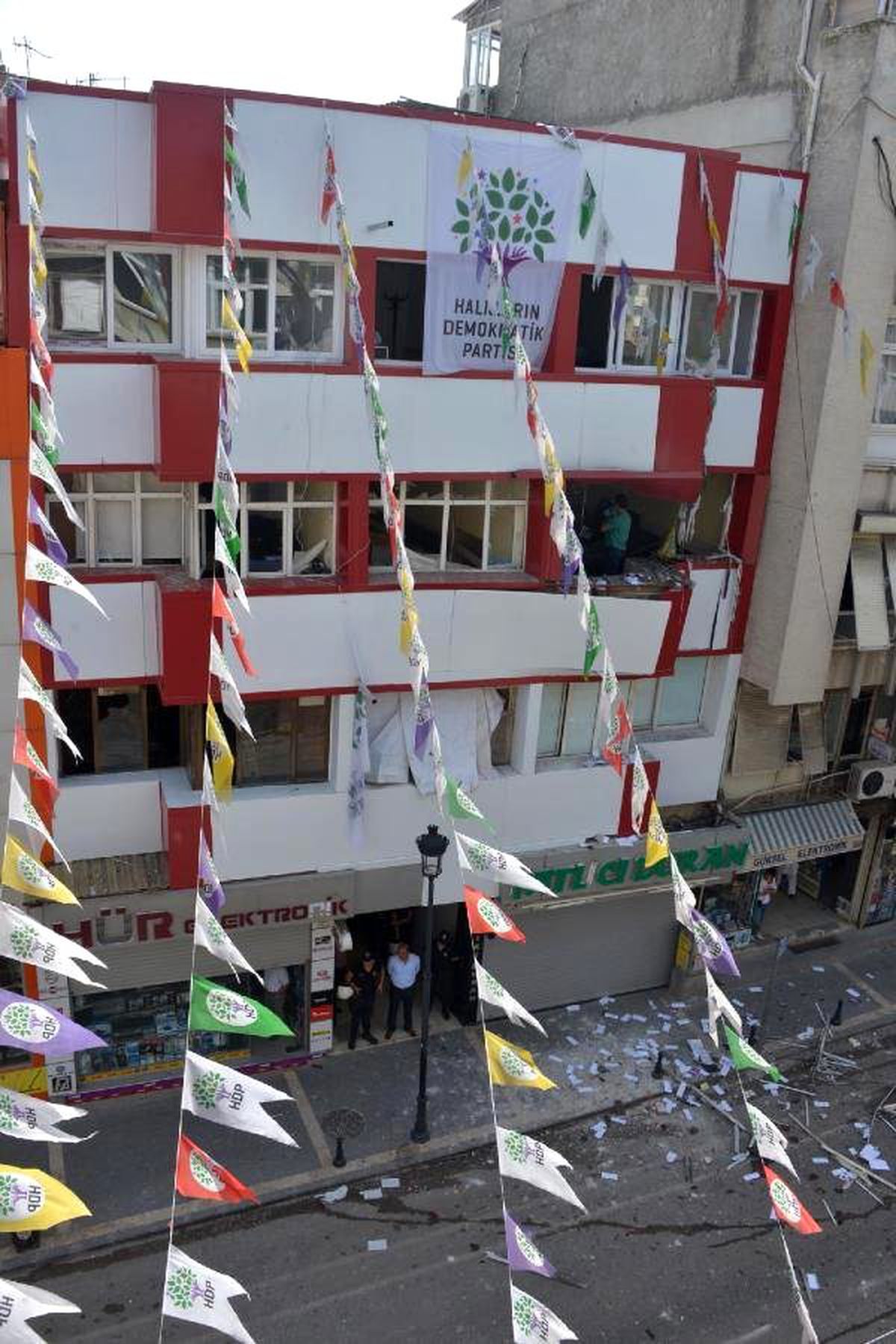 Hdp Mersin ve Adana İl Binalarında Patlama