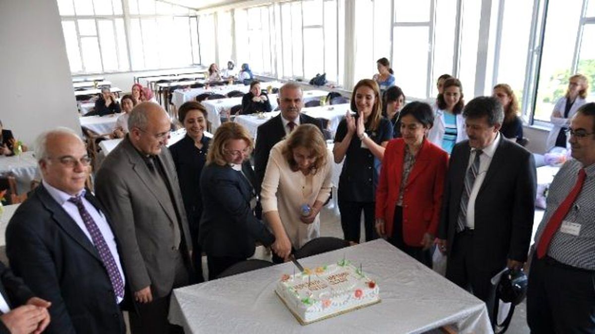 Hemşire Şefkatle Bakım Yapan Kişidir"