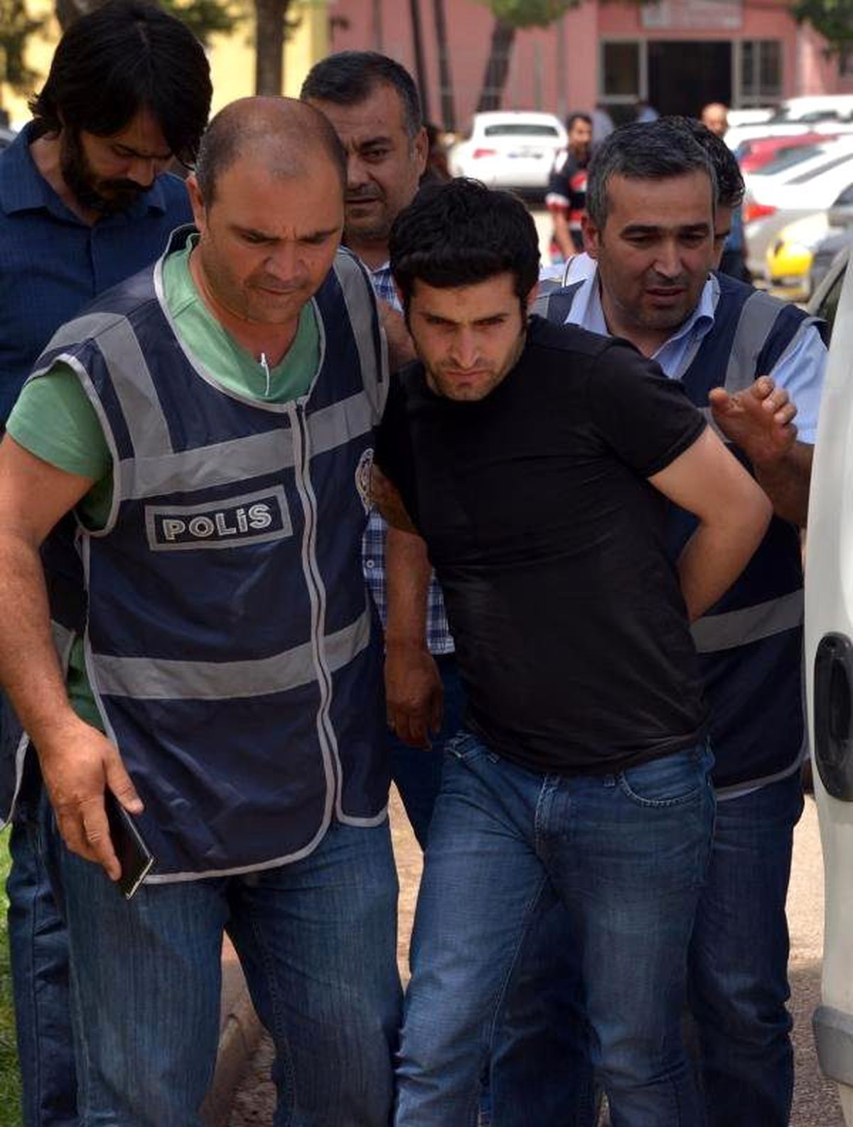 İşyerinden Evine Giderken Kalbinden Bıçaklanan Genç Hayatını Kaybetti (2)