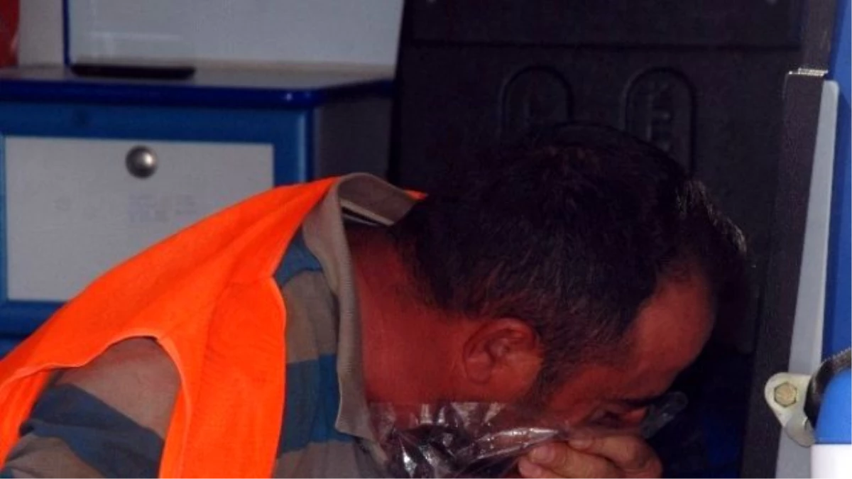 İzmir\'de 30 Üzerinde İşçi Zehirlenme Şüphesiyle Hastaneye Kaldırıldı