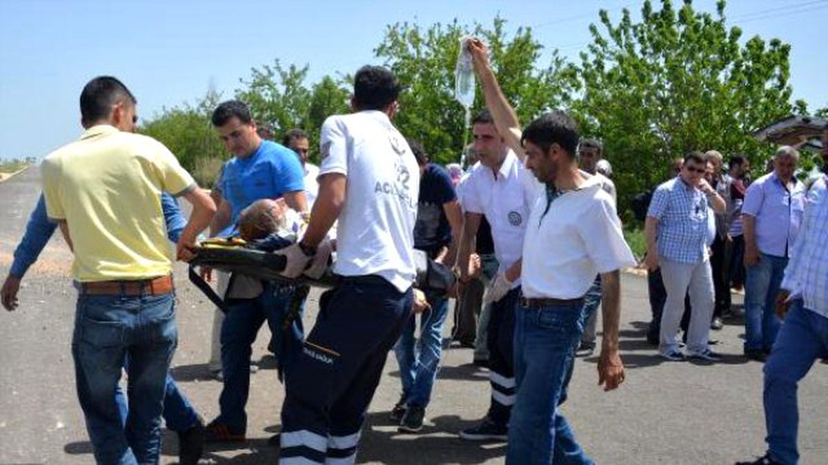 Kazada Araçta Sıkışan Sürücüye Yoldan Geçen Doktor Müdahale Etti