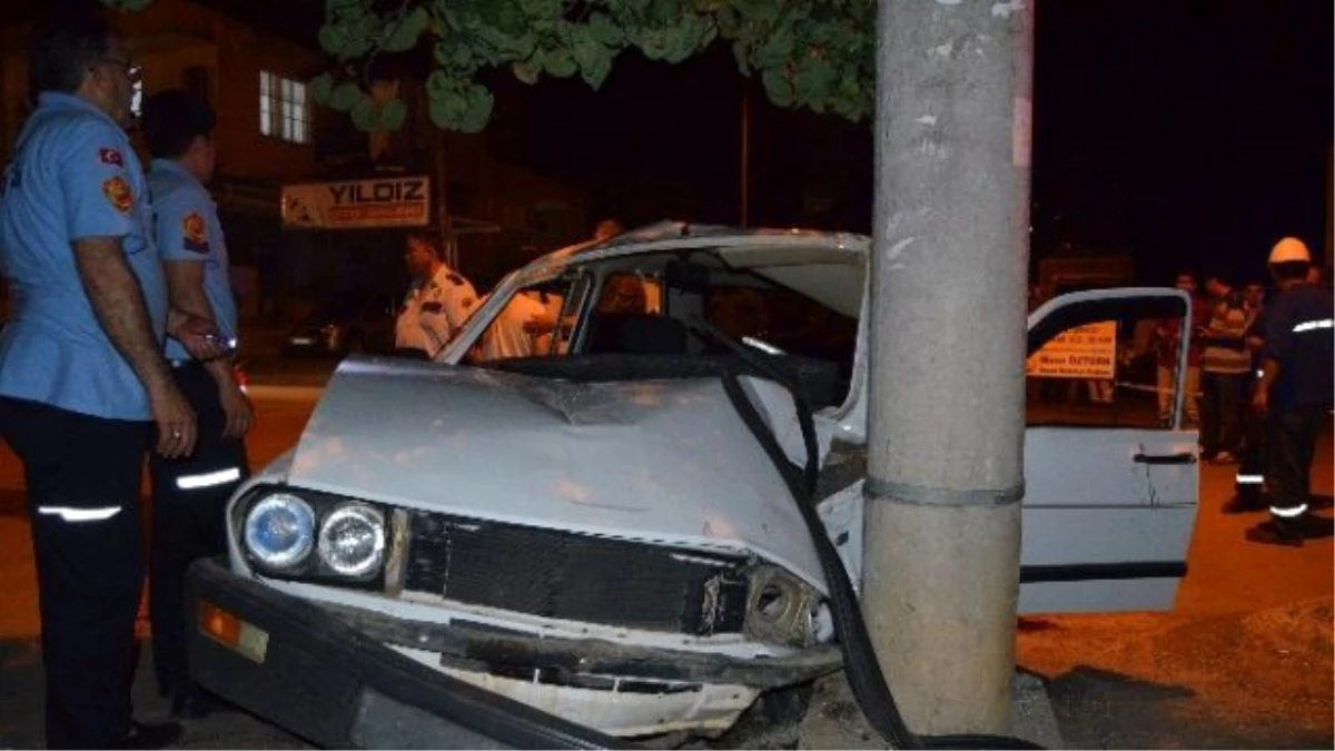 Kozan\'da Trafik Kazası: 2 Yaralı