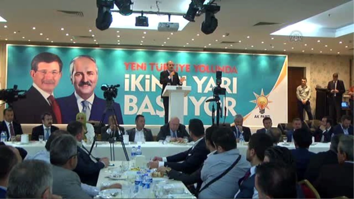 Kurtulmuş: "2 Milyon Suriyeli Mültecinin Durumunu Nasıl İyileştiririz Diyoruz"