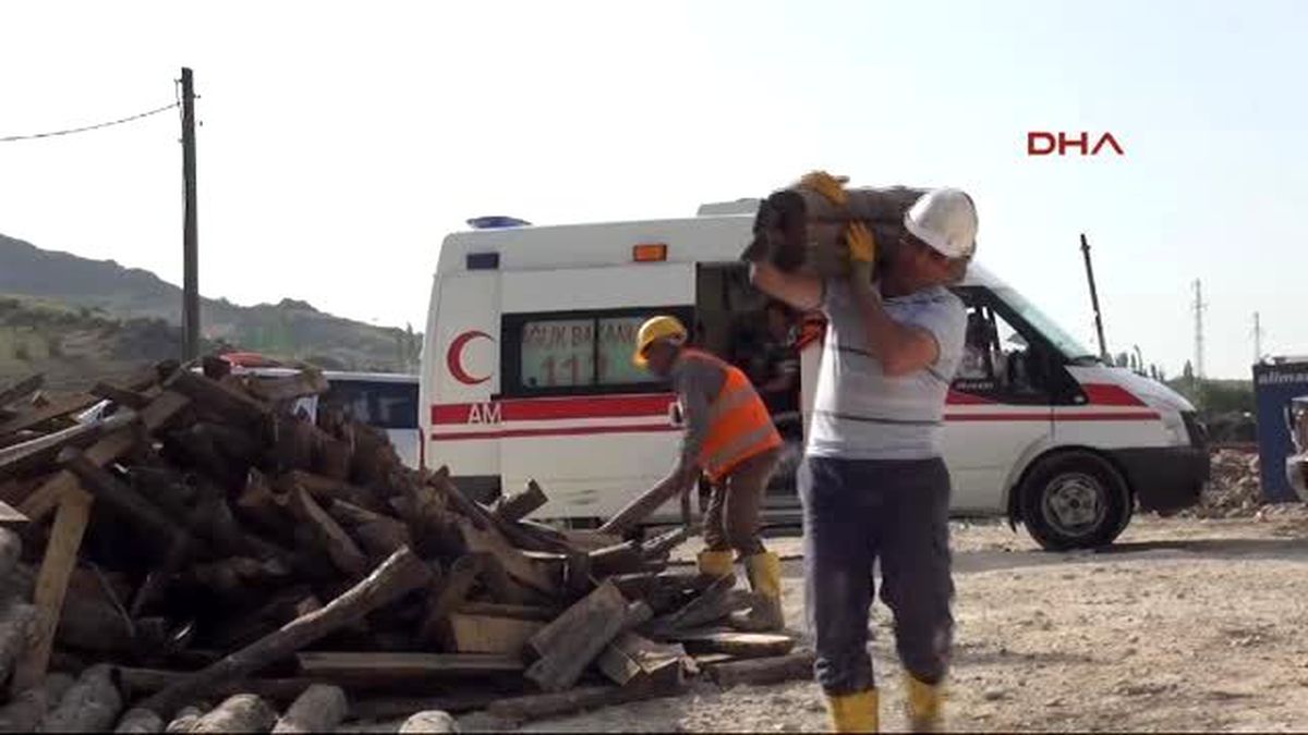Kütahya - Hes Tünel İnşaatındaki Göçükte İçeride Kalan İş Makinesi Operatörünün Kurtarma...
