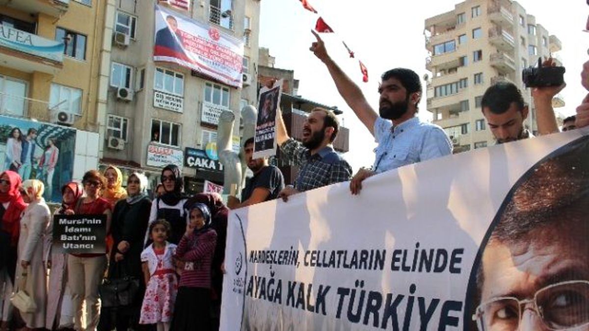Manisa\'da Mursi İçin Dua Edildi