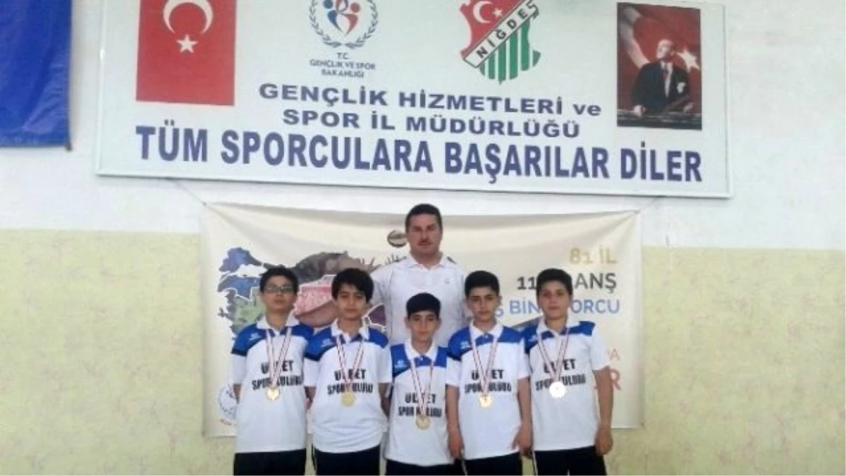 Mehmet Adil İkiz Ortaokulu Badmintonda Türkiye Grup Şampiyonu Oldu