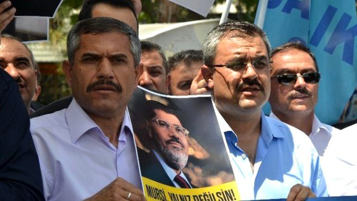 Memur-sen İl Temsilciliği Mursi\'ye Verilen İdam Cezasını Protesto Etti