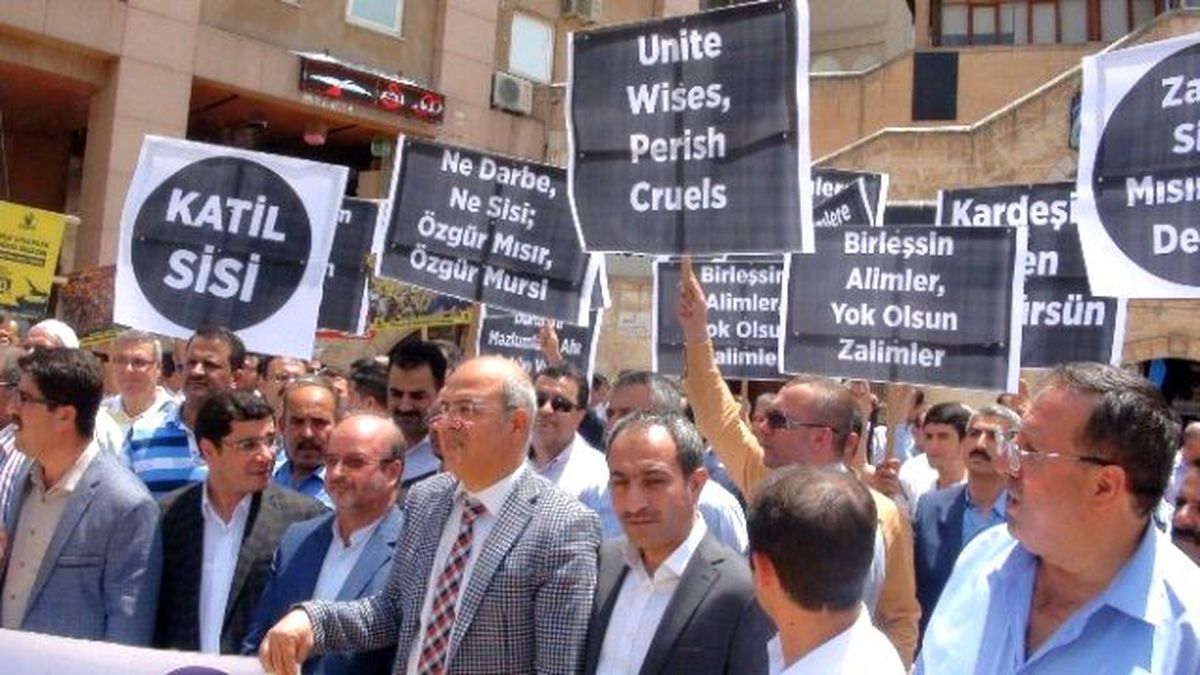 Mursi\'nin İdam Kararı Protesto Edildi