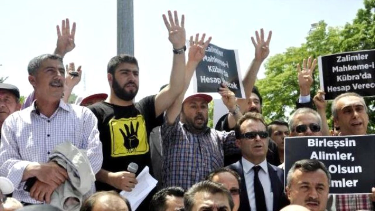 Mursi\'ye İdam Kararını Protesto Ettiler