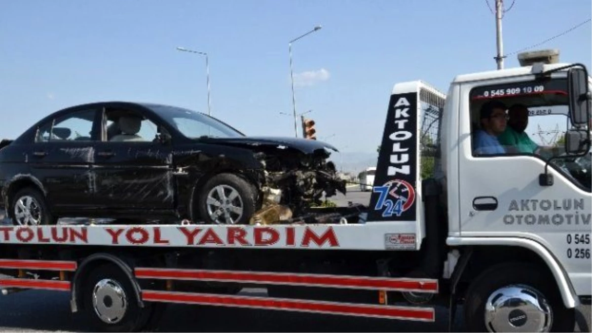 Nazilli\'de Polislerin Bulunduğu Araç Takla Attı: 5 Yaralı