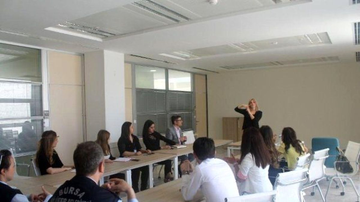 Nilüfer Belediyesi Personeline İşaret Dili Eğitimi