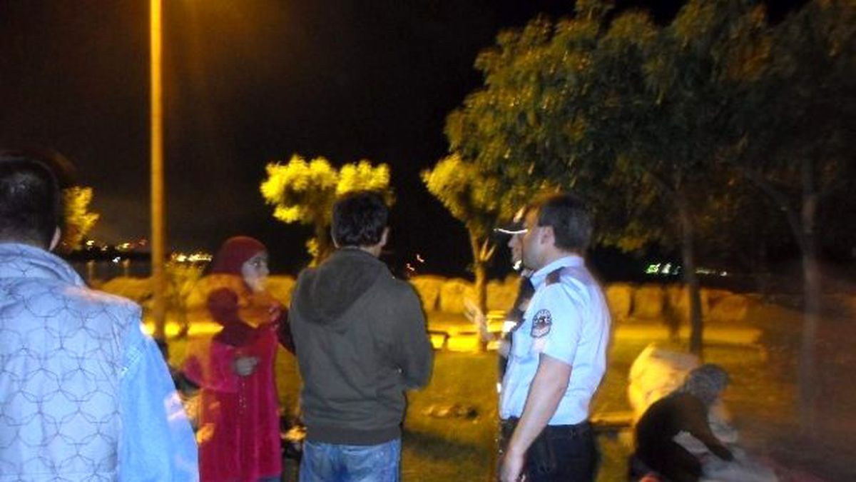 Parkta Kalan Suriyeli Aile Emniyete Teslim Edildi