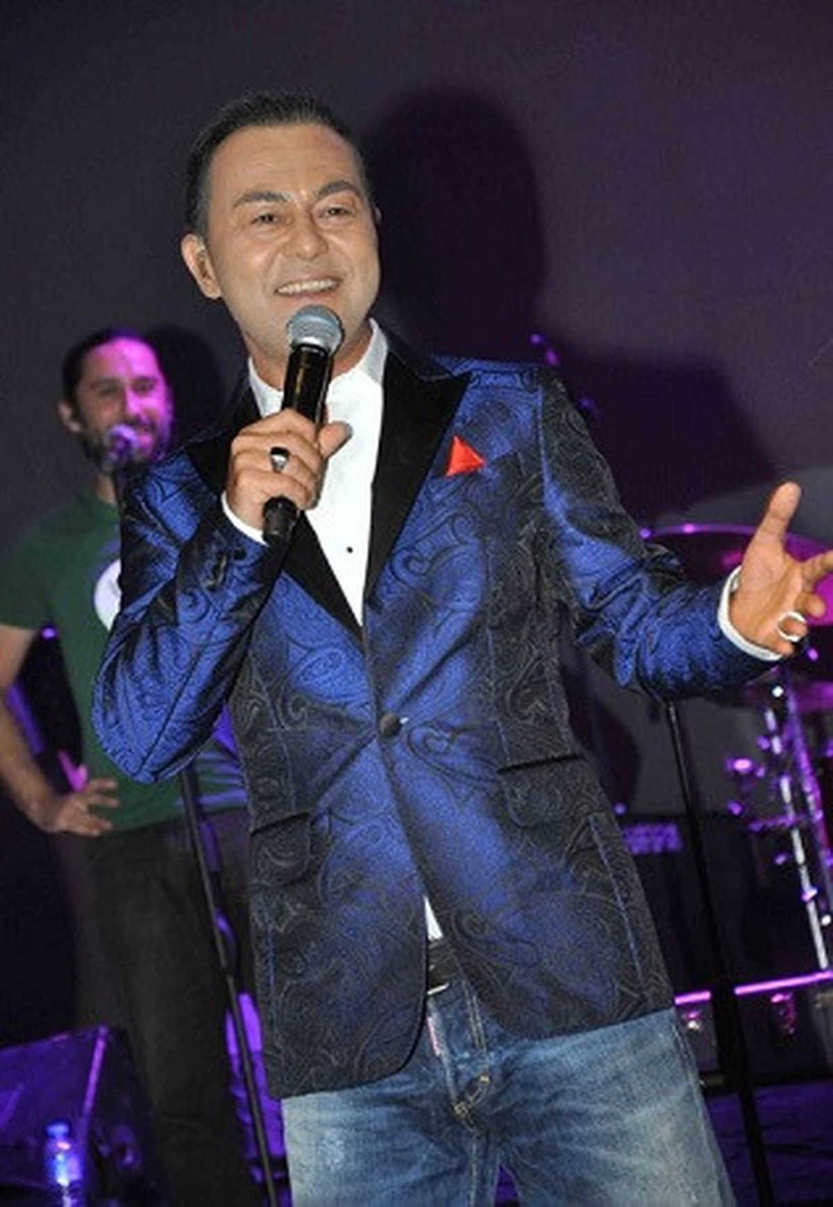 Serdar Ortaç\'tan Bekarlara \'Evlenin\' Mesajı