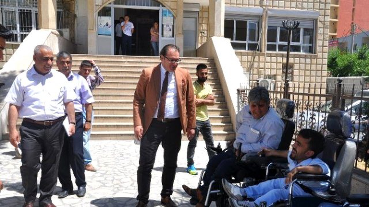 Silopi Kaymakamlığı\'ndan Akülü Araç Yardımı