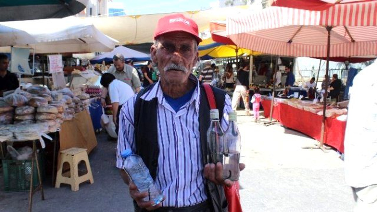 Sülükler, Hüseyin Dede\'nin Geçim Kaynağı Oldu