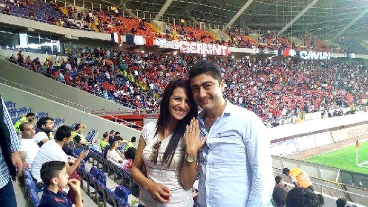 Tribünde Pankartlı Evlilik Teklifi
